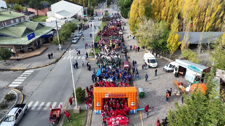 EL CALAFATE : ALREDEDOR DE 1.500 PERSONAS ACOMPAÑARON A LOS ALUMNOS DEL UPV