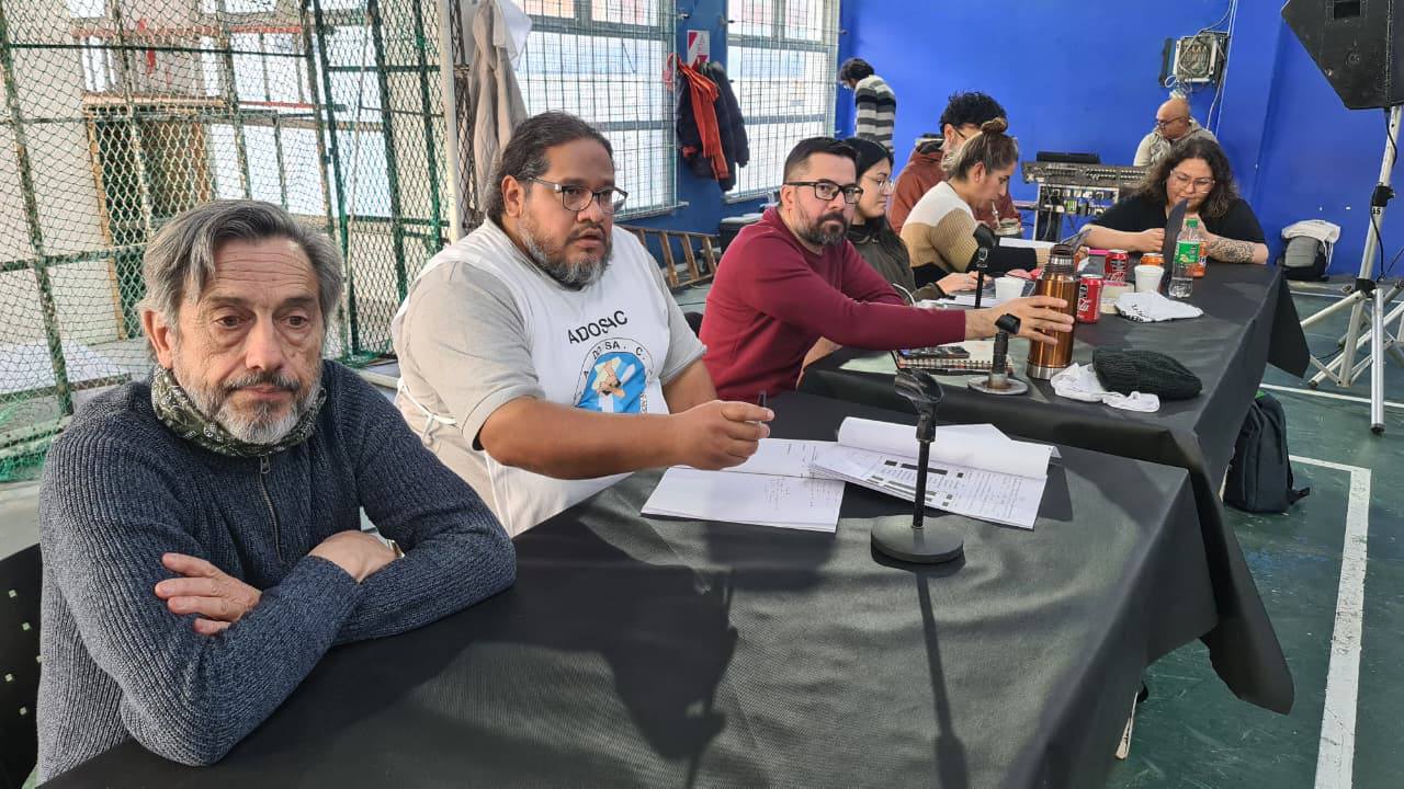 Santa Cruz : 96 horas de paro docente desde el lunes 18 de Mayo