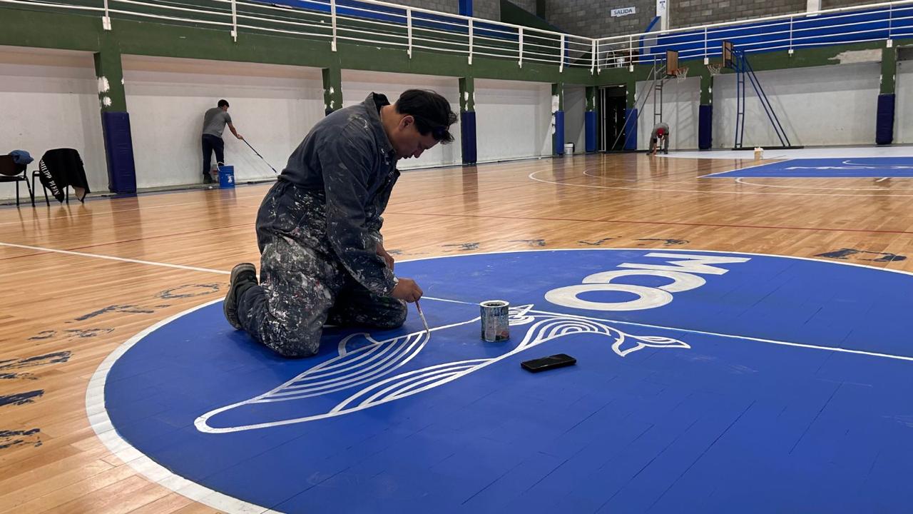 Caleta Olivia : Concretan trabajos de reacondicionamiento en el gimnasio “Pancho Cerda”