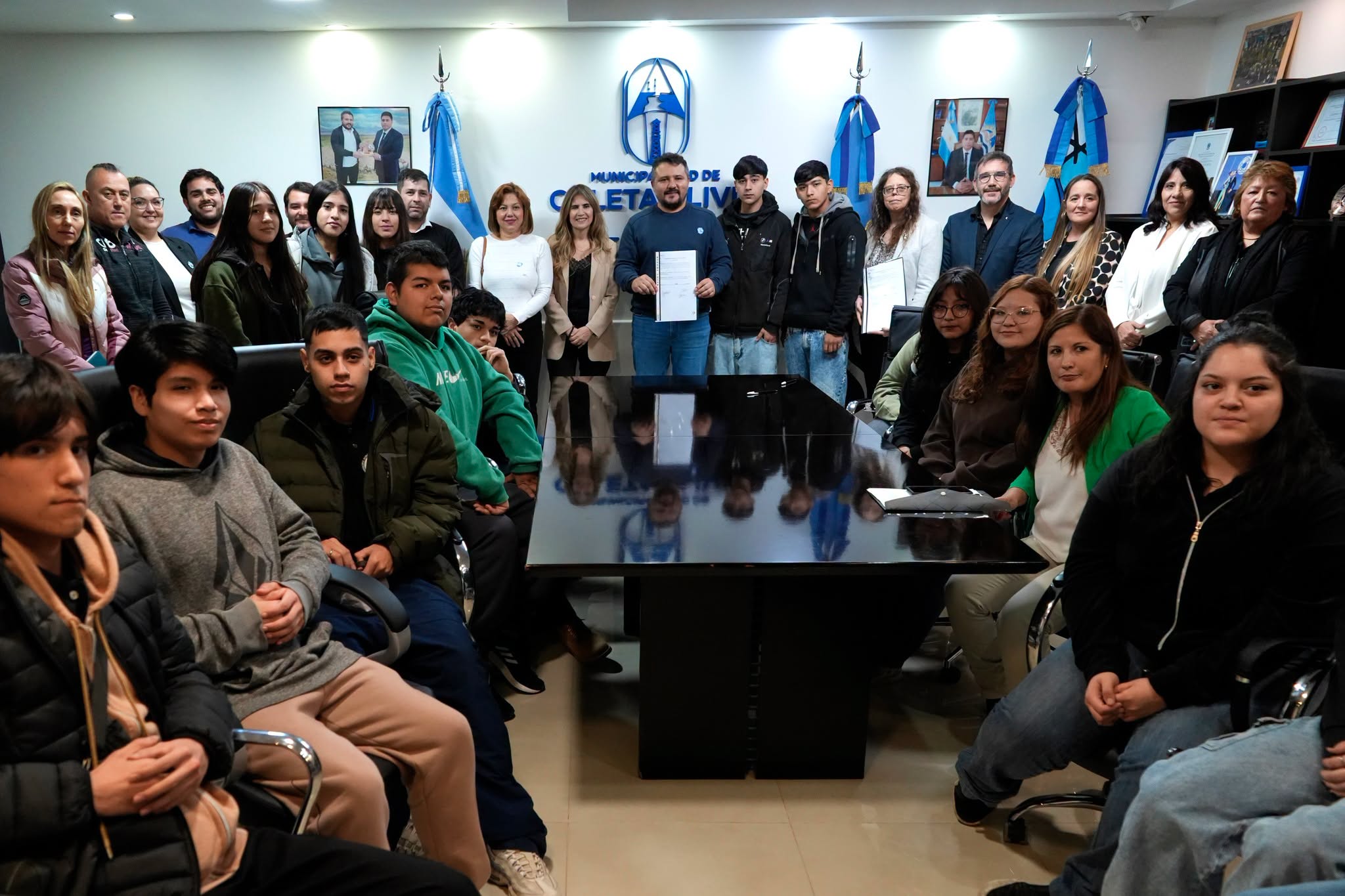 Firmaron un convenio para impulsar pasantías laborales de estudiantes de Caleta Olivia