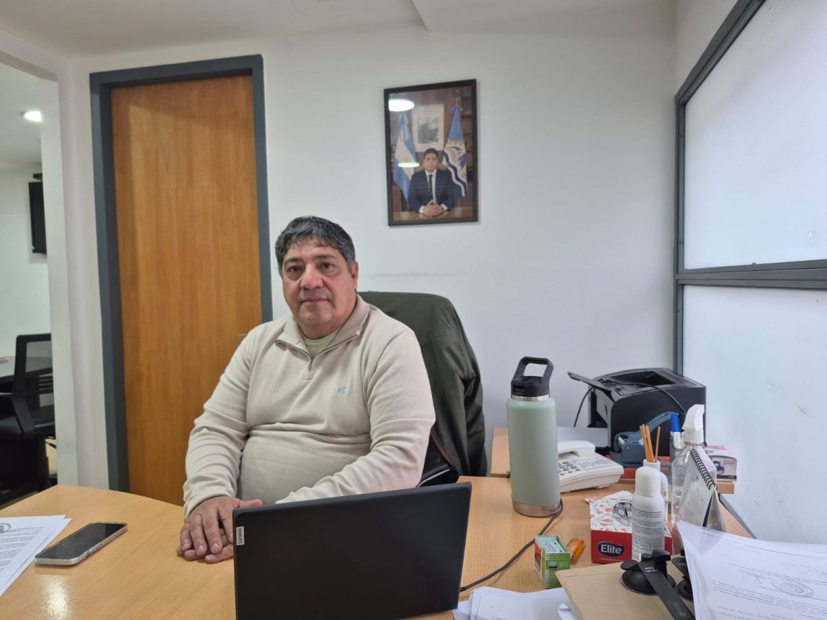 Javier Aravena: “La prioridad es recuperar esa fuente de trabajo”, dijo al finalizar la reunión con los trabajadores de Carrefour Market