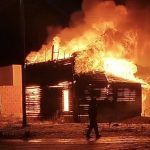 Un voraz incendio destruyó por completo una vivienda deshabitada de Piedra Buena