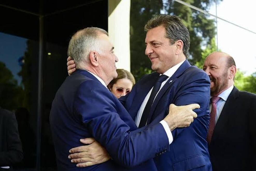 La influencia de Massa con los gobernadores “dialoguistas” para frenar la extranjerización