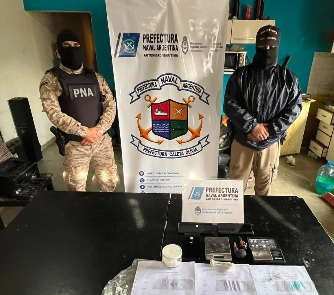 Prefectura realizó 4 allanamientos en Caleta Olivia y secuestraron cocaína y marihuana
