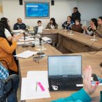 La Comisión de Educación recibió visitas que acercaron experiencias para trabajar en las escuelas de Santa Cruz