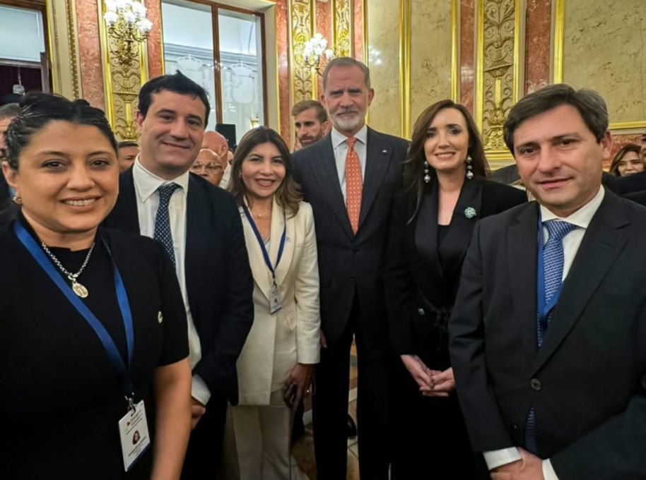 Gadano junto al rey Felipe VI y Villarruel en el Foro Parlamentario Iberoamericano